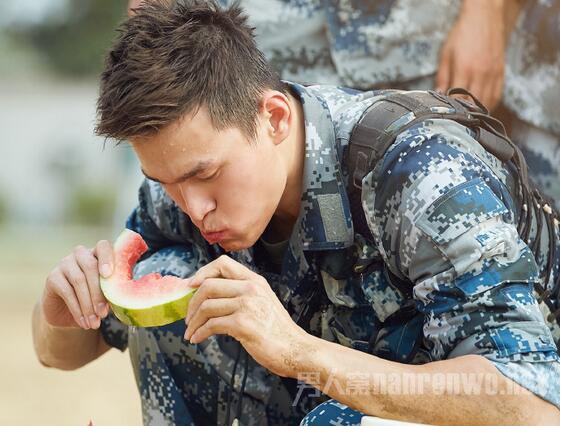 孙杨参加真人秀
