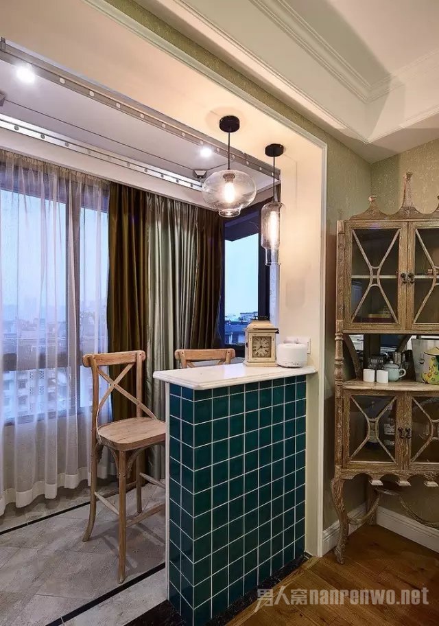 阳台旁的小小吧台