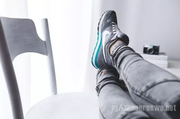 妈妈给我买了一双耐克的球鞋