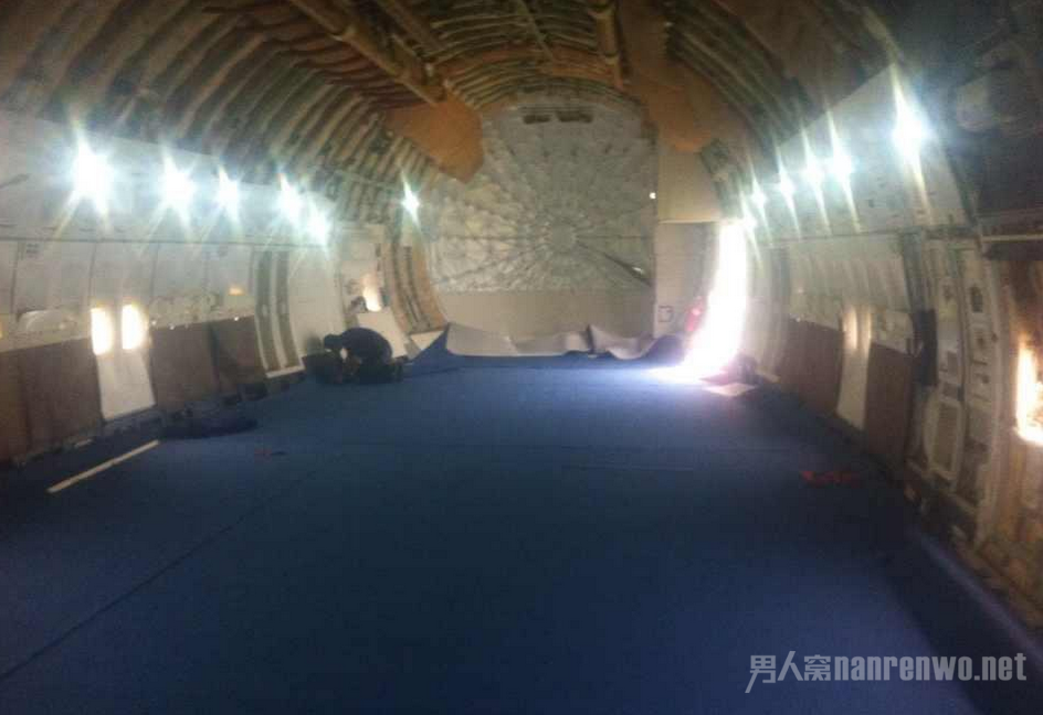 737ڲ