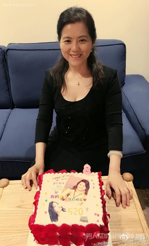张靓颖妈妈长这样