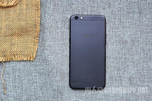 OPPO R9s哑光黑版背面