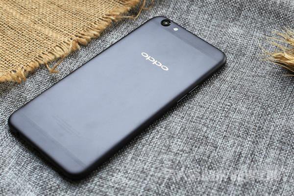 OPPO R9s哑光黑版背面LOGO
