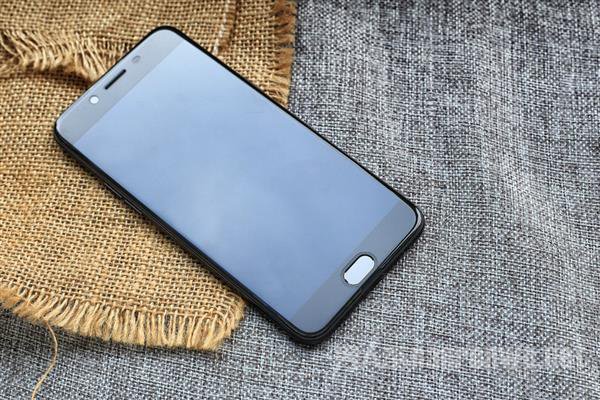 OPPO R9s哑光黑版正面