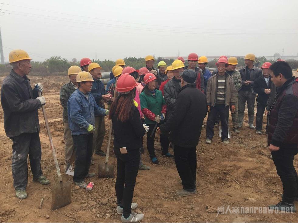 农民工下跪求活干