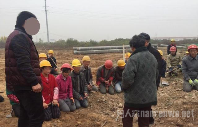 农民工下跪求活干