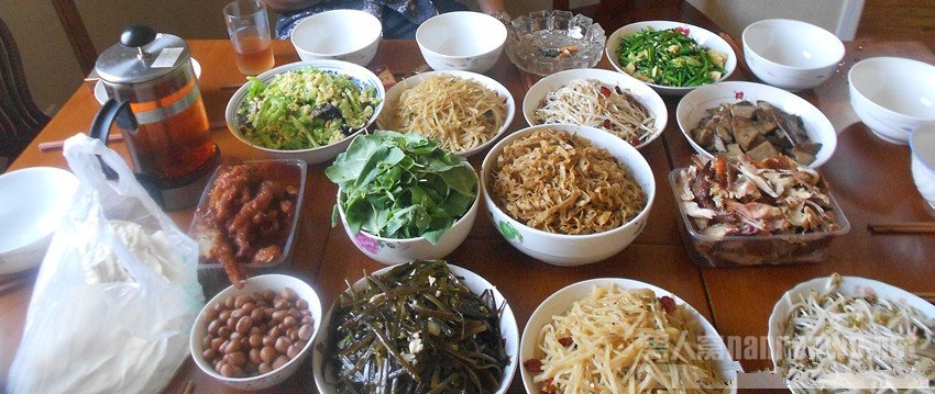 除去一道花生点心，12道菜都夹遍