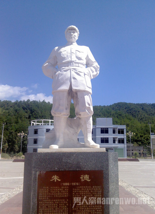 朱德石像