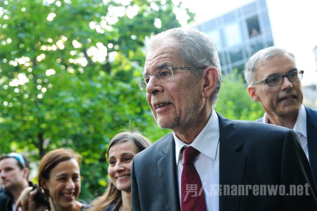 ����ɽ�󡤷��±���