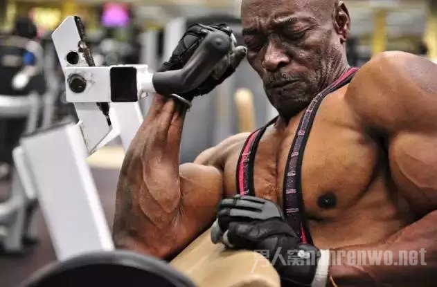 肌肉猛男