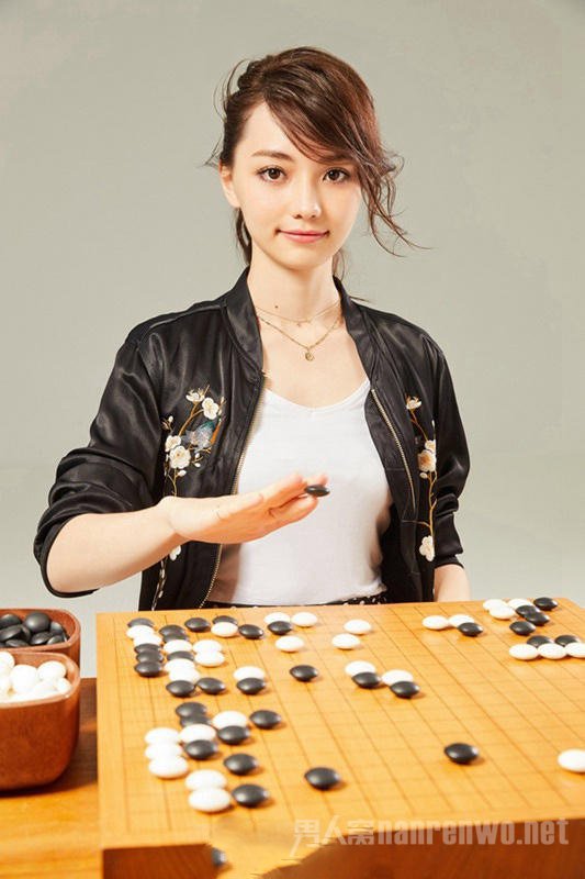 黑嘉嘉学围棋