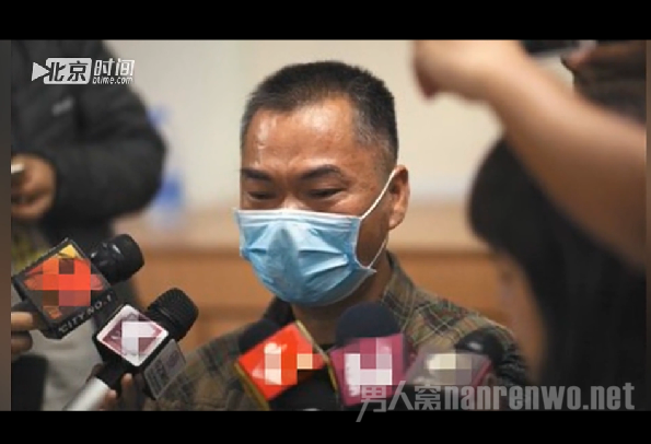 罗尔面对媒体