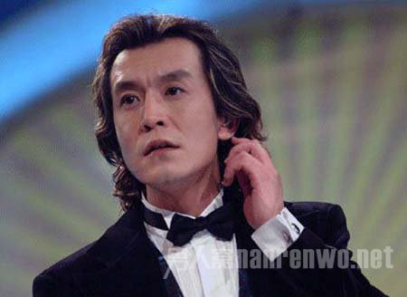 主持人李咏