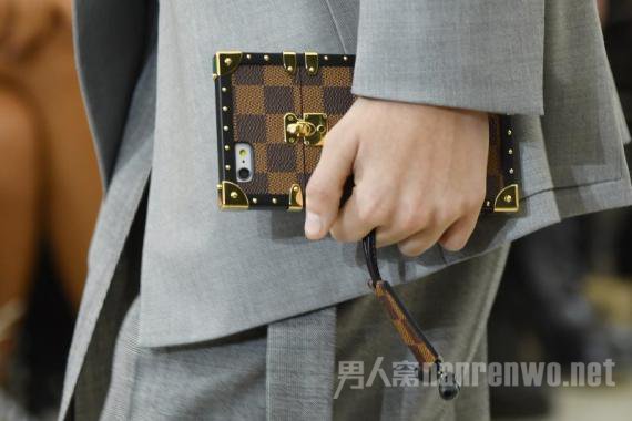 LVֻ