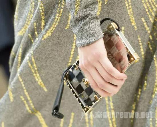 LVֻ