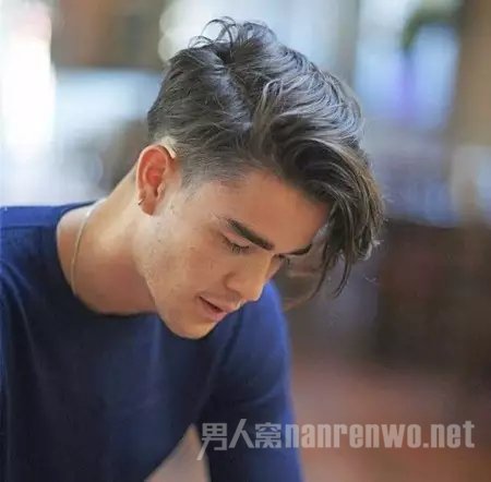 侧分线条长发