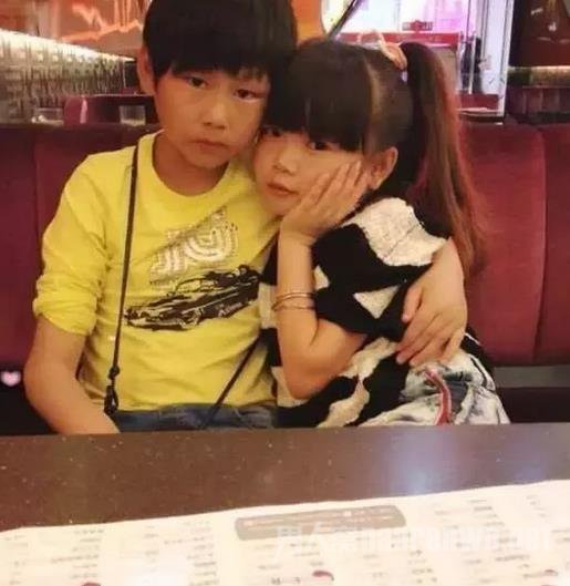 10岁小情侣结婚
