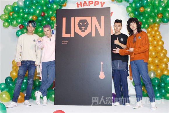 专辑《LION》