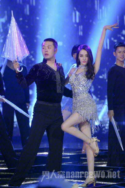 迪丽热巴搭档杜海涛跳拉丁