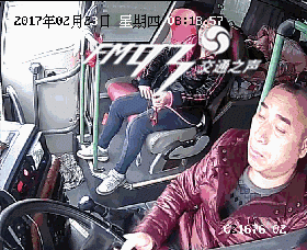 驾驶员闭眼开车