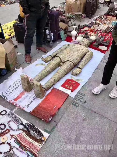 古玩市场现金缕玉衣