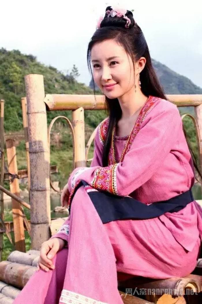 泩