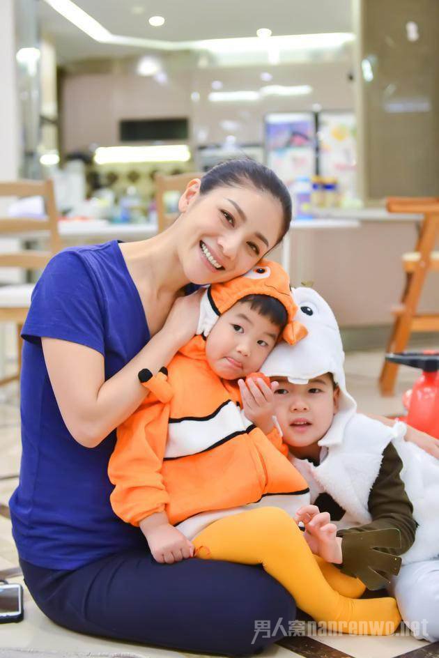 胡可和安吉小鱼儿