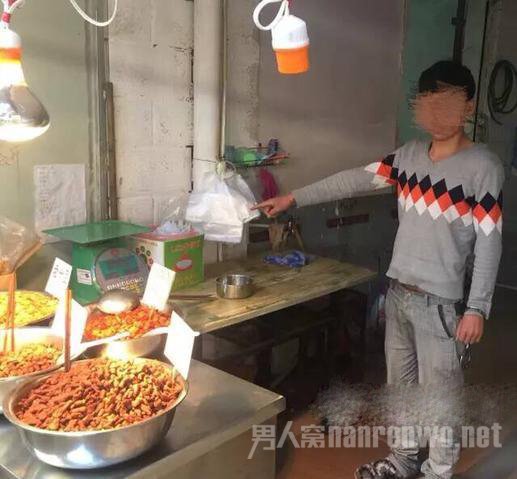男子指认现场