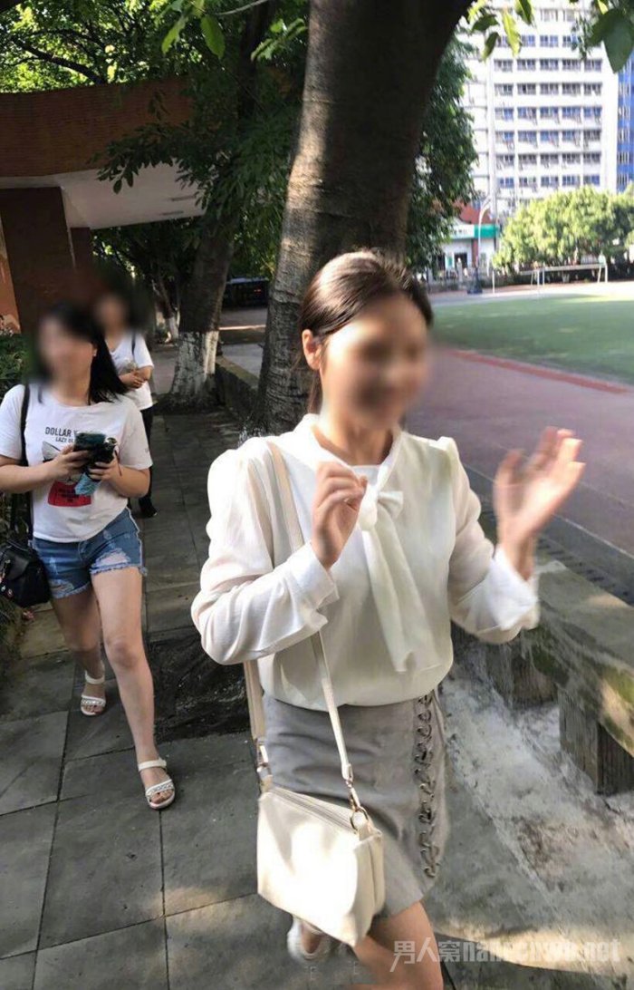 王俊凯高考考场外