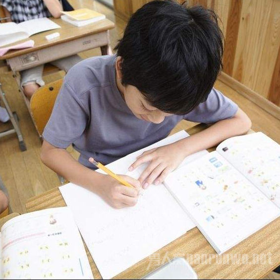 学生完成作业