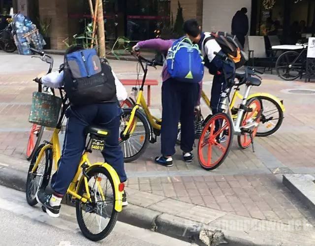 孩子骑行共享单车
