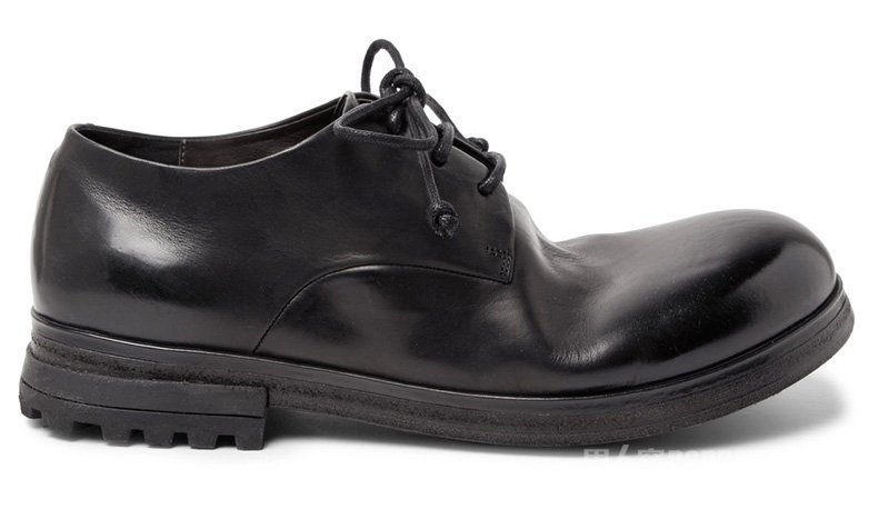 ��ɫ����Ƥ��±�Ь