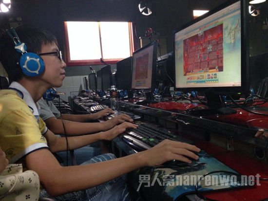 男子沉迷网游