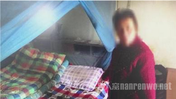 纸币藏在床底下