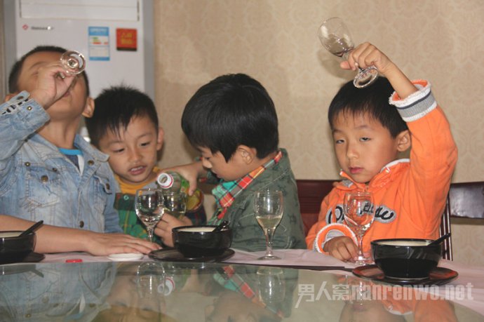 小学生聚会
