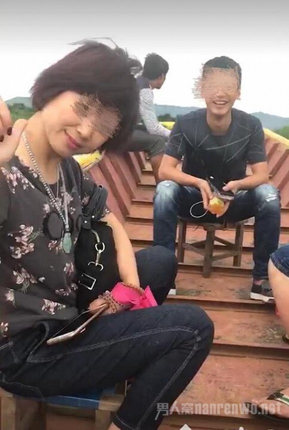 打碎玉镯游客