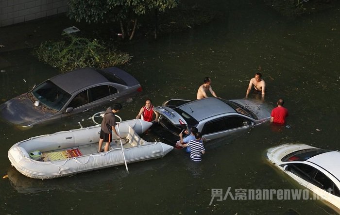 汽车泡水了怎么办