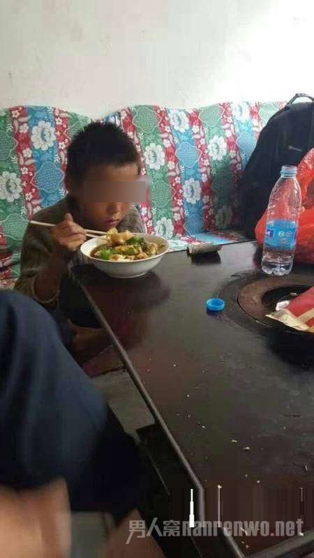 10岁少年荒野求生