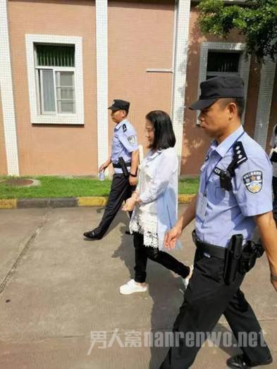 警方逮捕