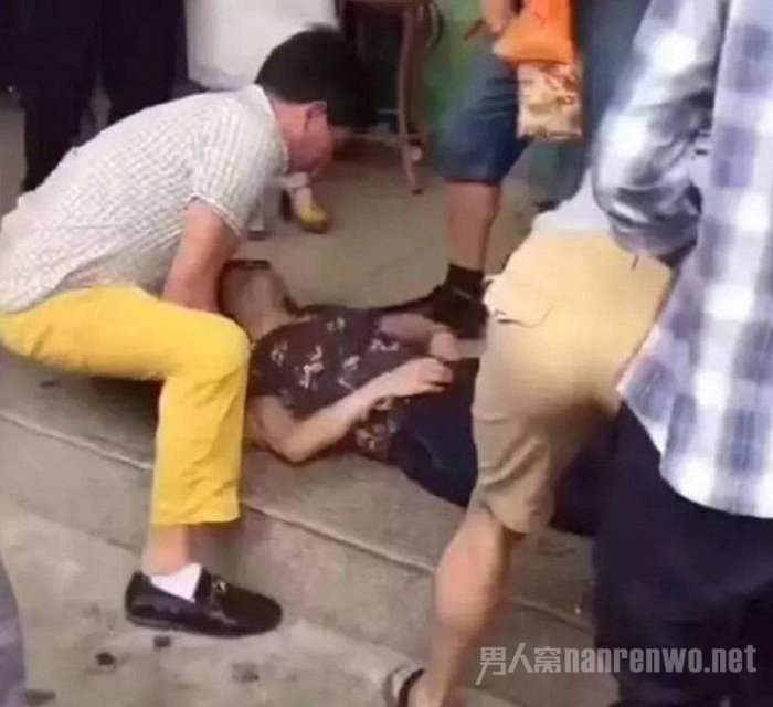 试戴30万玉镯晕倒