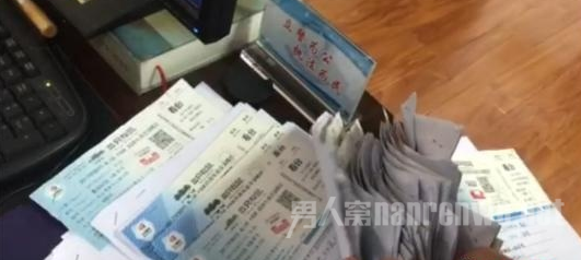 TFboys演唱会警方收走大量假票