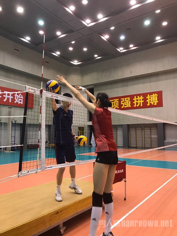朱婷打球