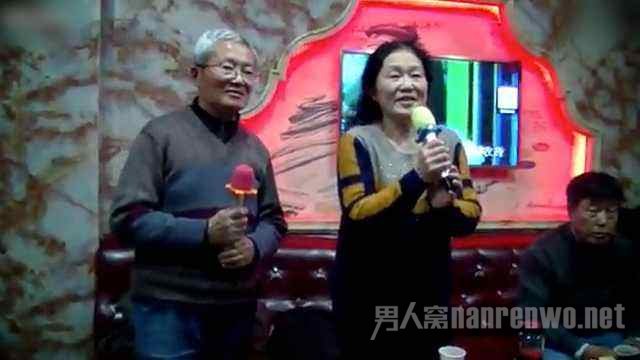 老年人占领KTV