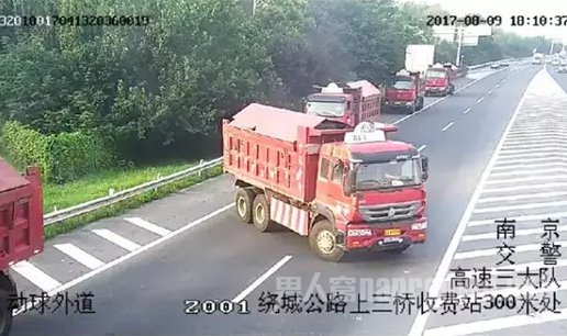 渣土车倒车