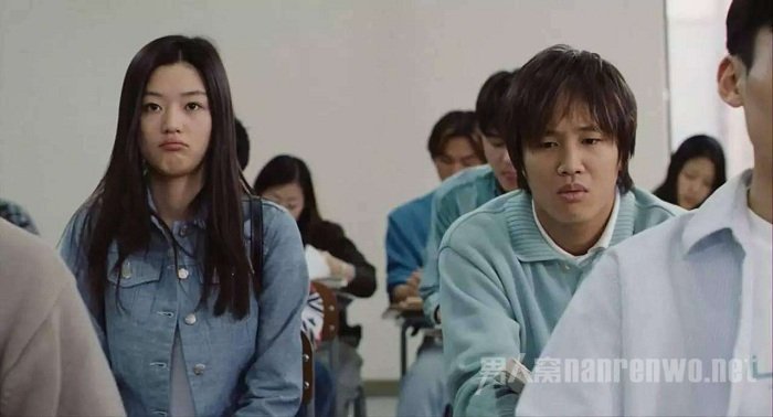 女朋友和妈妈掉水里你先救谁