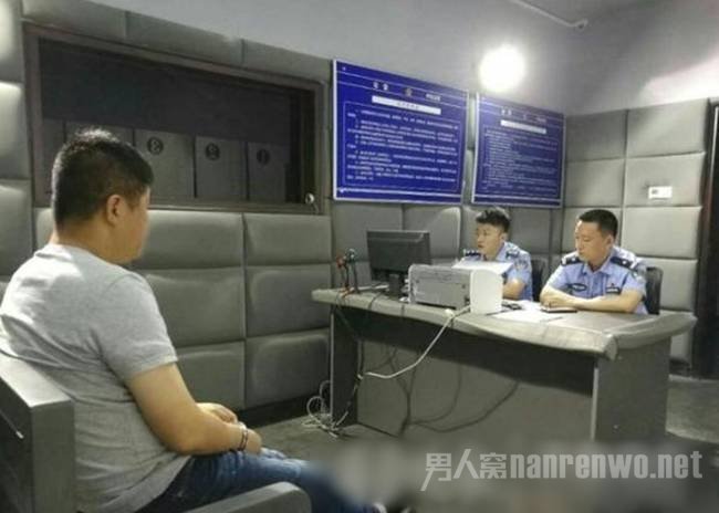 奔驰车主生吞行驶证 