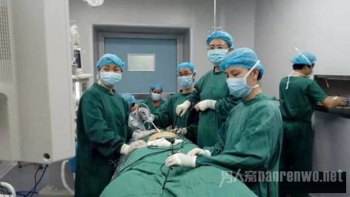医生抢救宫外孕患者