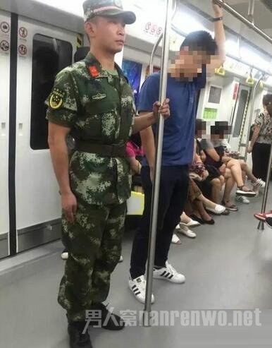 南昌消防员乘地铁成网红
