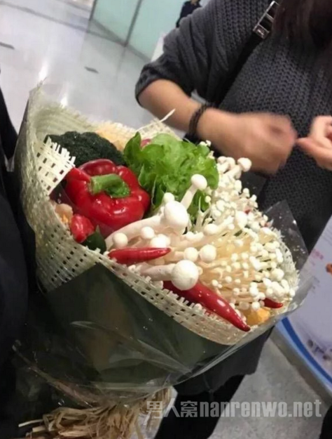 陈伟霆收到一束花