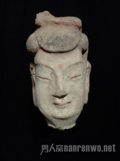 出土的佛像头